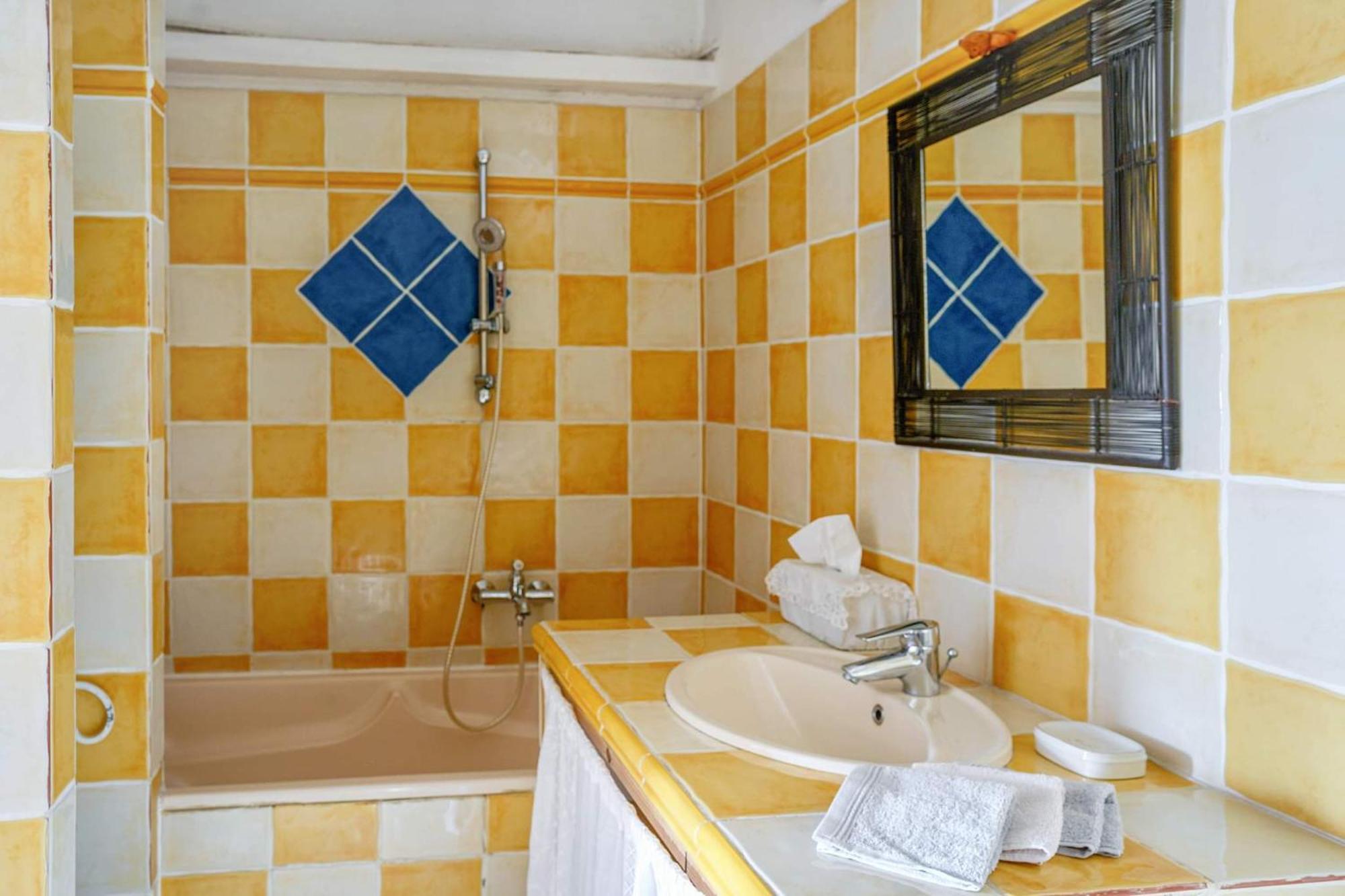 Clos Des Herissons - Chambres D'Hote - Piscine & Jardin Lauris Экстерьер фото